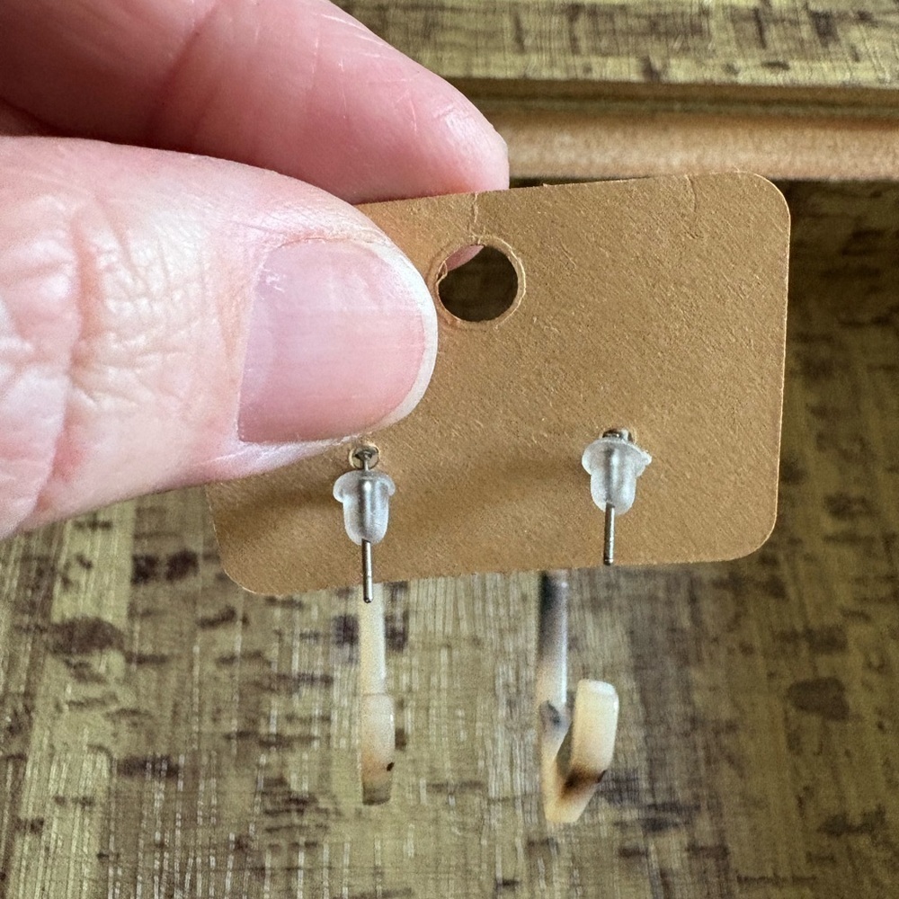 Source Unknown Tortoise Shell Hoop Earrings - Picture 3 of 3